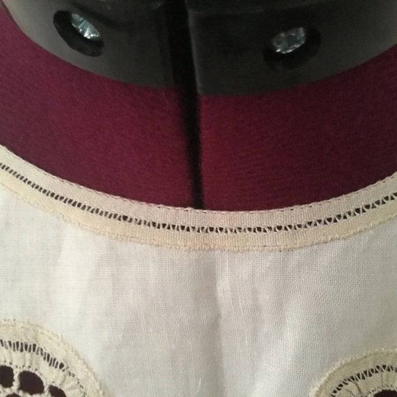 Chic Cream Lace Collar with Button Detail, preloved - Picture 8 of 10